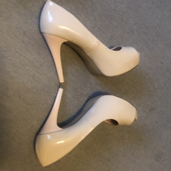 Guess - Picture 2 of 2